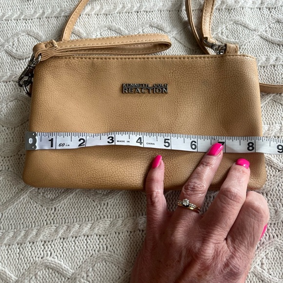 Kenneth Cole Reaction small crossbody Two Zippers plenty of Space! - Picture 8 of 14